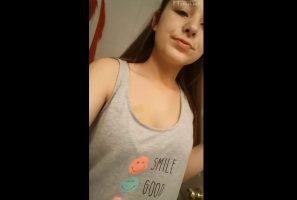 Jovencita de argentina mostrando su enorme coño por whatsapp