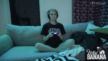 Miss banana.com vídeo porno jugando y follando