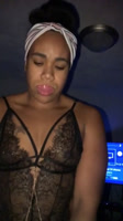 Boricua culona gime de placer montando la polla del novio