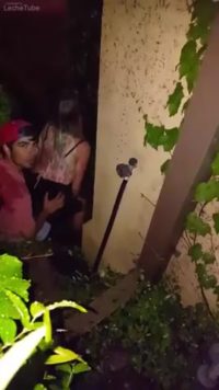 Sorria, te están grabando casal transando no escurinho