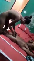 Flaca follando con hombre viejo