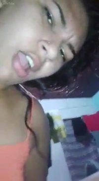 Adolescente chupando y cabalgando
