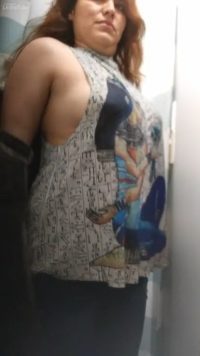 Espiando a rubia hermosa en el vestidor