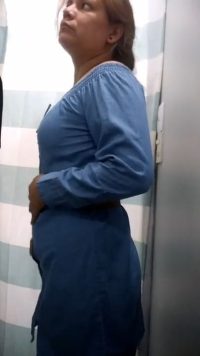 Espiando a la doña dentro del vestidor video xxx