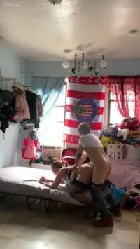 Enano mexicano cachando con vieja de Magallon