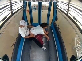Quiero ver el videos porno de la pareja follando en la cabina de Guayaquil