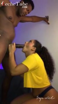 Adolescente da una mamada y devora la bbc por completo