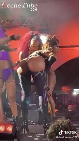 ANITTA Que culazo La cantante brasileña