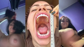Xehli G Onlyfans nua exibindo a buceta e os peitos na cama