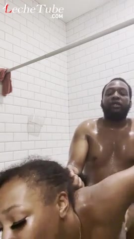 Ebony Hermanastra Se Une a Mí En La Ducha