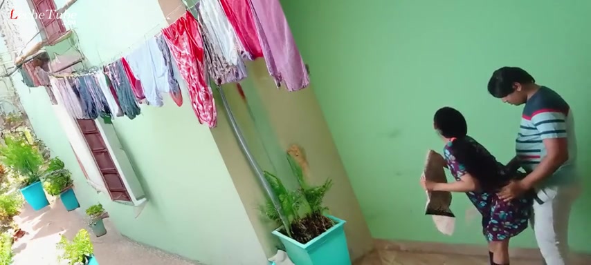 Hermanastra Universitaria Sexo Mientras Pone Ropa Para Secarse